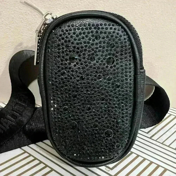 Steve Madden Handbags - 🔥Steve Madden Coin Bag🔥